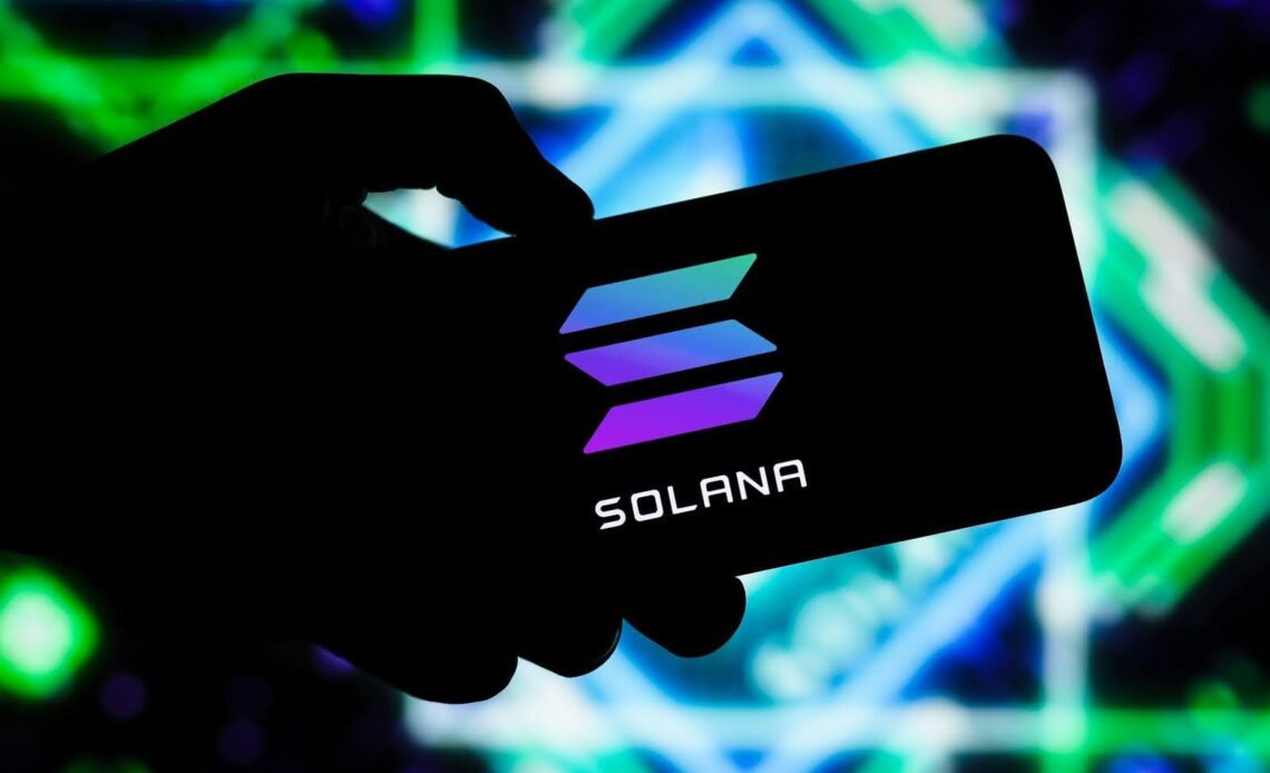 Solana hits plateau as investors turn to Dogecoin rival for the upcoming bull run